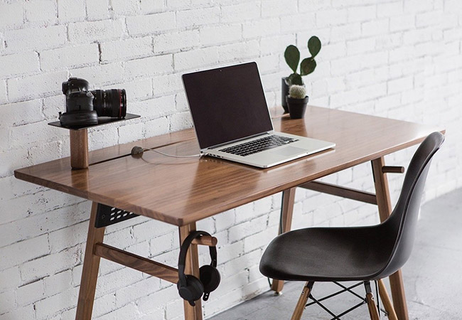 Kami melayani pembuatan meja kantor atau meja kerja minimalis.